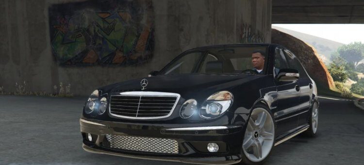 Mercedes Benz E55 AMG (W211)