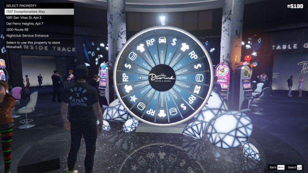 The player selecting a garage after winning a car at the Lucky Wheel Spin from the Diamond Casino & Resort.