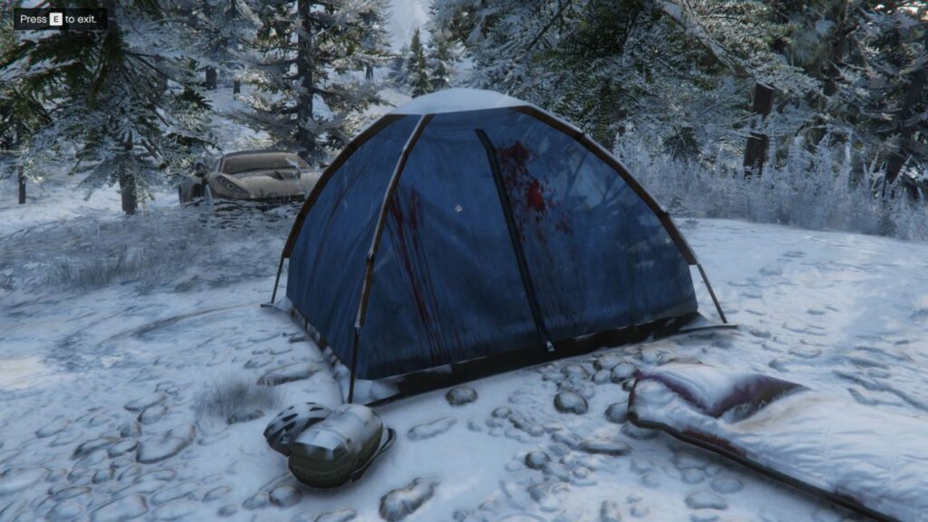 A blood-stained blue tent, with a duffle bag and a sleeping bag besides it in GTA Online.