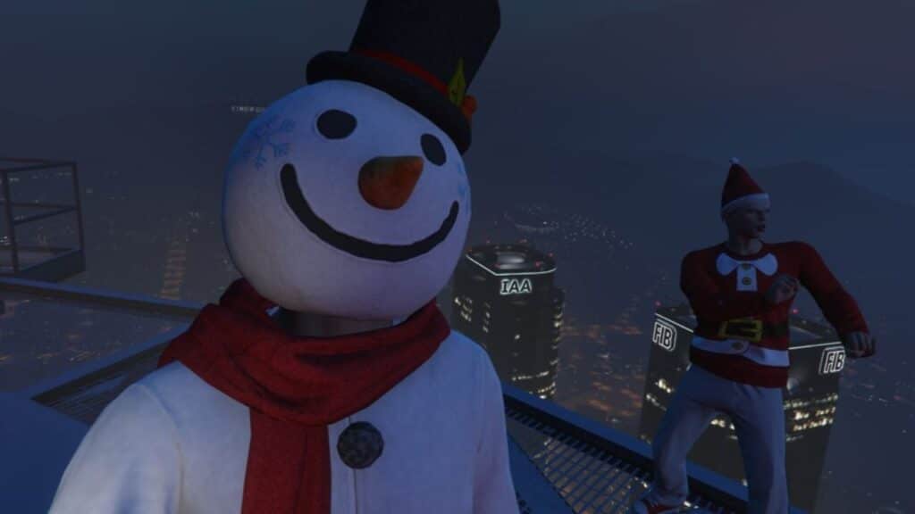Der Spieler macht ein Selfie mit einem Freund im Schneemann-Outfit auf der Spitze des Maze Bank Towers.