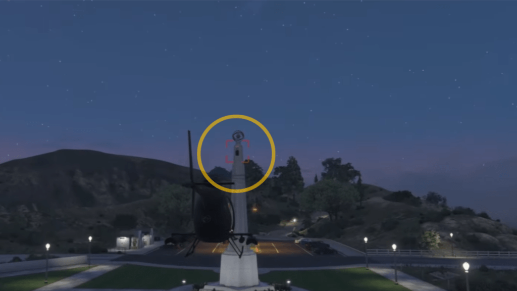 Der Signalstörer, der oben an der Statue im Galileo-Observatorium angebracht ist und auf den die Zielsuchrakete des Bussards zielt.