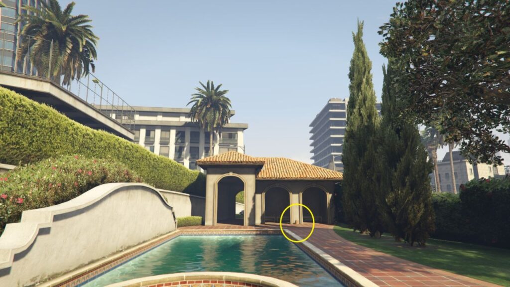 A Peyote Plant next to an archway and a pool on Rockford Hills, Los Santos.
