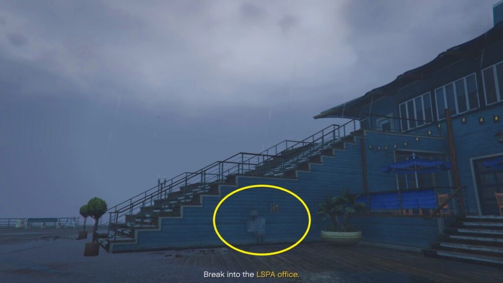 A Power Box next to a stairs in a stormy day in GTA Online.