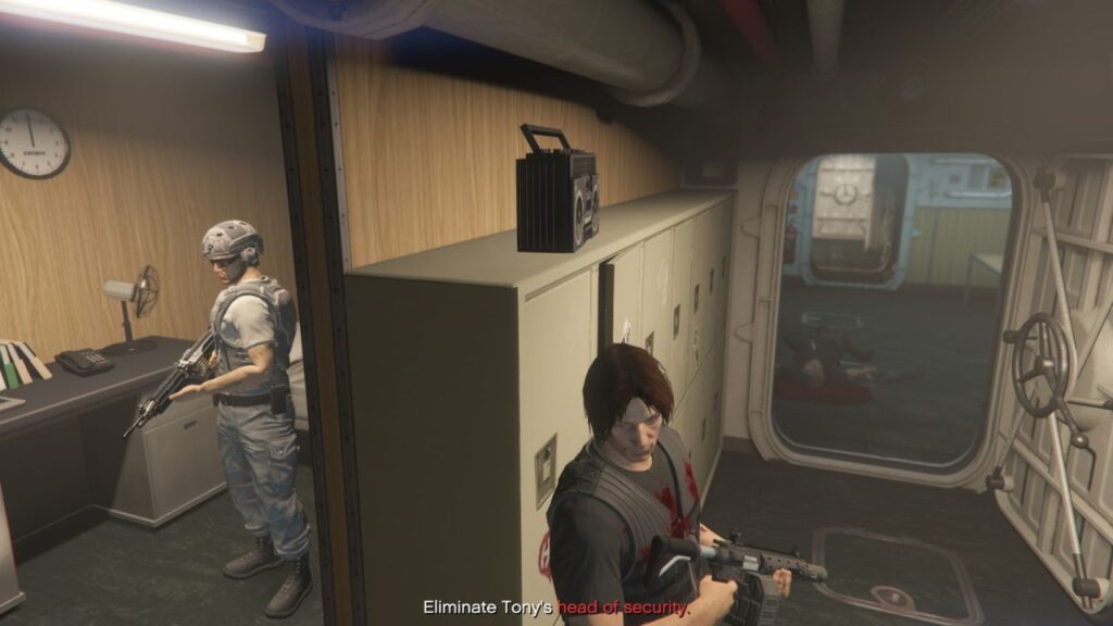 The player battling Tony Mctony's security head inside the submarine during the McTony Robbery in GTA Online.
