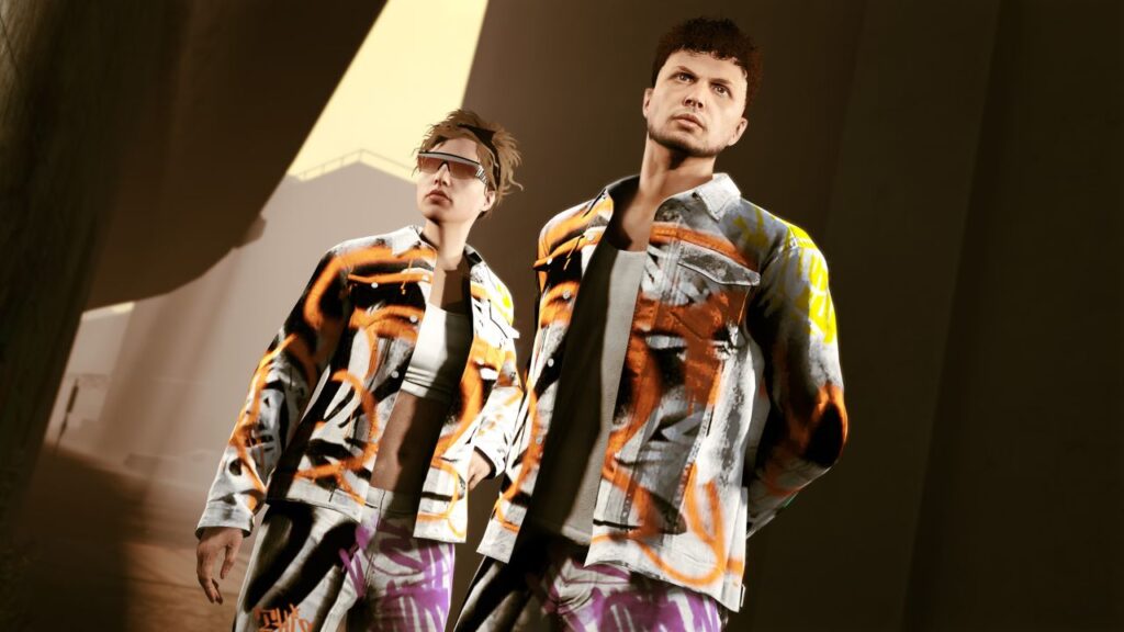 Und hier sind zwei GTA Online Protagonisten, die die Graffiti Jean Jacke und Jeans tragen.