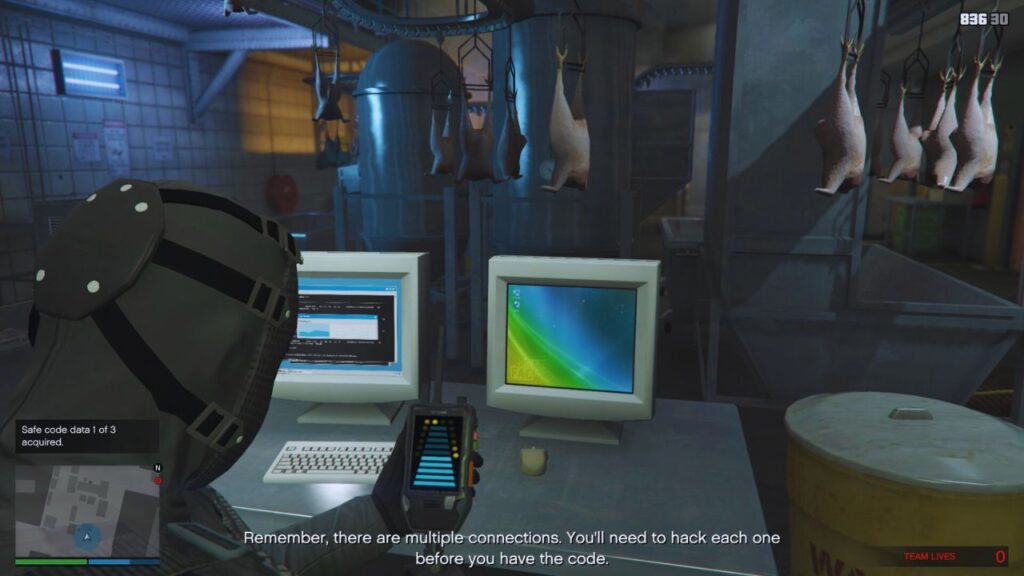 Du als GTA Online Protagonist benutzt dein Hacking-Gerät, um den Code zu finden.